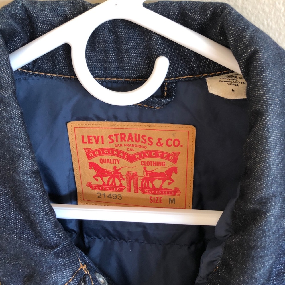 SOLD Men’s Levi’s Down Filled Denim Trucker Jean Jacket - Picture 4 of 7